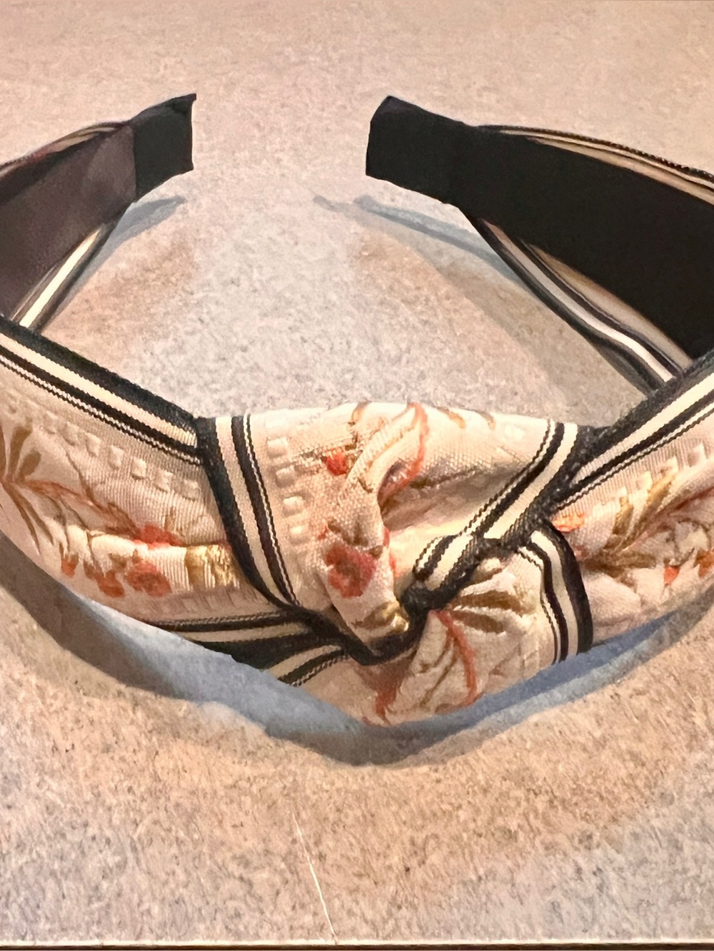 NWOT Knotted Beige Floral Headband with Black Trim